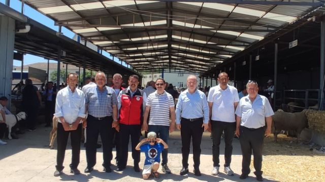 Kaymakam Kayabaşı’ndan Biga Ticaret Borsası Kurban Pazarı’na Ziyaret